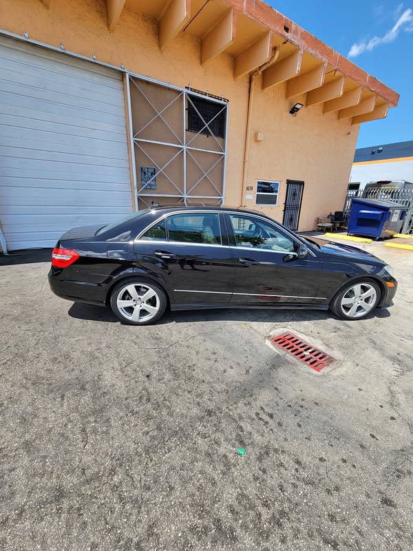 2010 Mercedes-Benz E-Class - E 350 4MATIC Sedan 4D