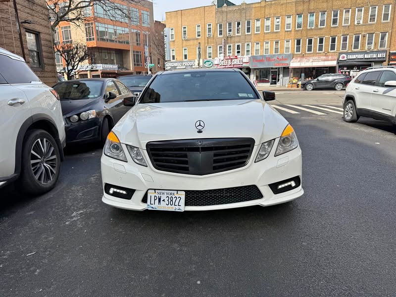 2010 Mercedes-Benz E-Class - E 550 4MATIC Sedan 4D