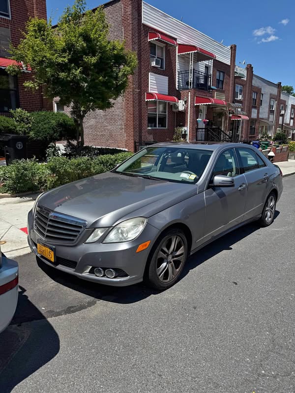 2010 Mercedes-Benz E-Class - E 350 4MATIC Sedan 4D