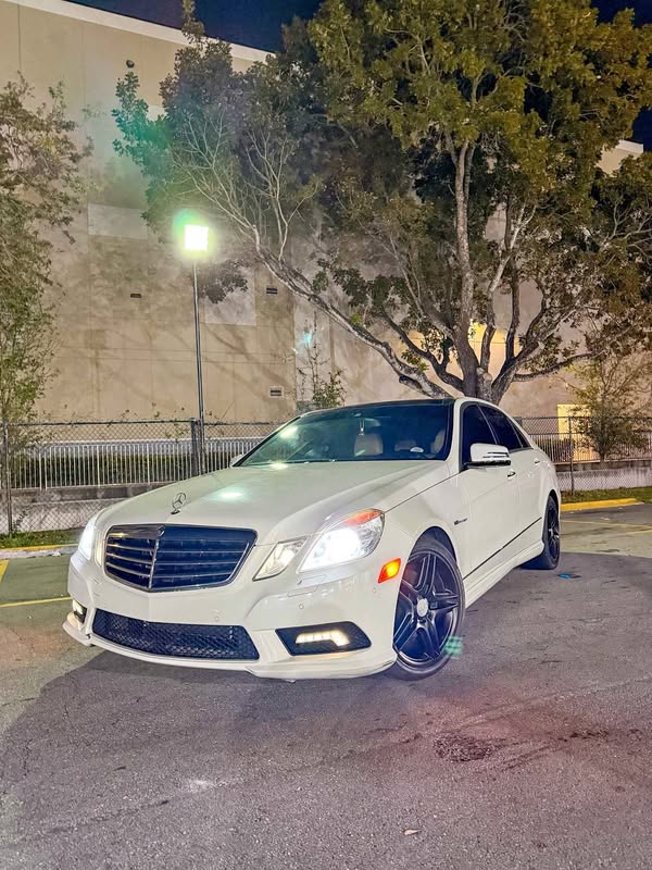 2011 Mercedes-Benz E-Class - E 350 4MATIC Sedan 4D