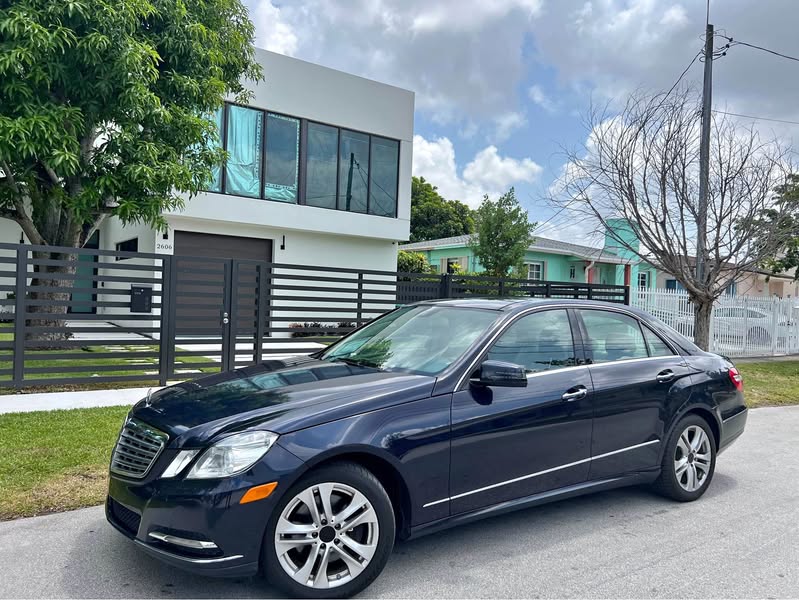 2012 Mercedes-Benz E-Class - E 350 4MATIC Sedan 4D