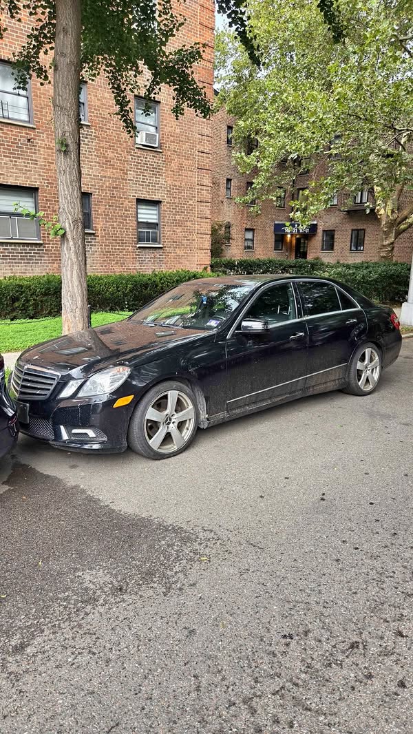 2011 Mercedes-Benz E-Class - E 350 4MATIC Sedan 4D