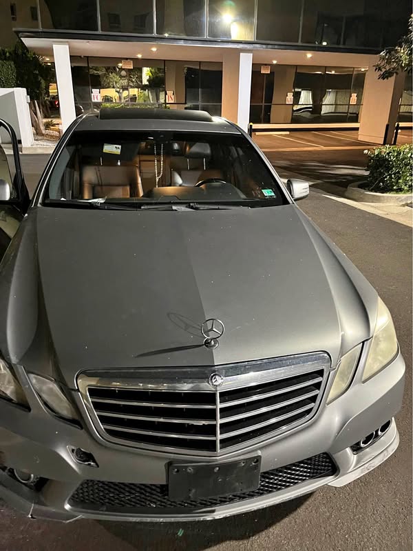 2010 Mercedes-Benz E-Class - E 300 4MATIC Sedan 4D