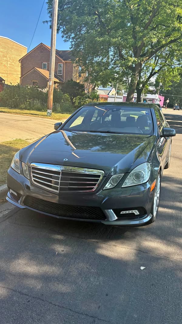 2010 Mercedes-Benz E-Class - E 350 4MATIC Sedan 4D