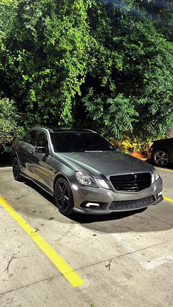 2011 Mercedes-Benz E-Class - E 550 4MATIC Sedan 4D