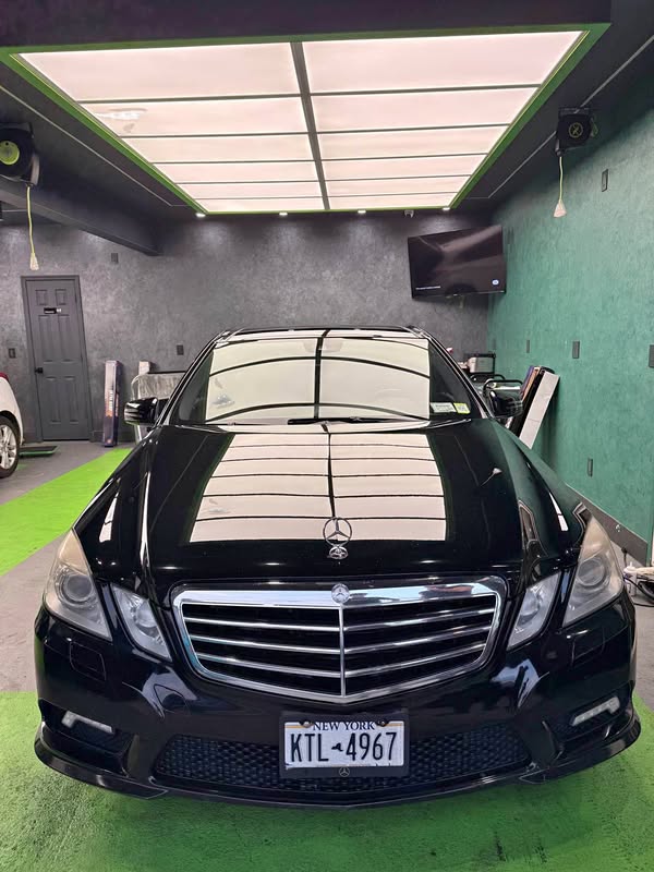2010 Mercedes-Benz E-Class - E 550 4MATIC Sedan 4D