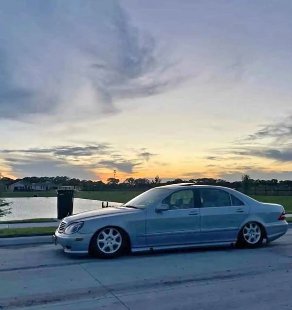 2000 Mercedes-Benz S-Class - S 500 Sedan 4D