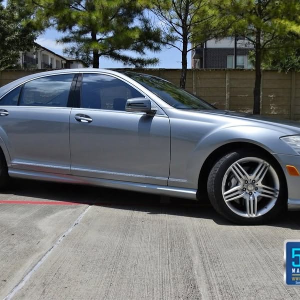 2013 Mercedes-Benz S-Class S 550 4MATIC PANO ROOF NAV BK\/CAM FRESH TRADE NICE