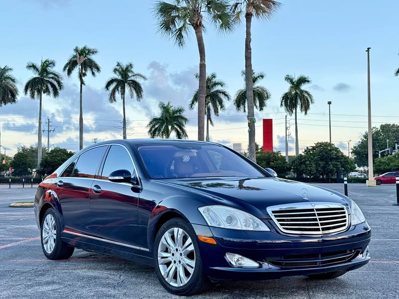 2010 Mercedes-Benz S-Class - S 550 4MATIC Sedan 4D