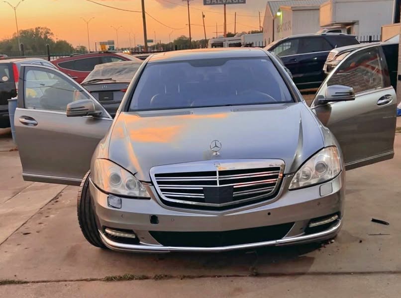 2009 Mercedes-Benz S-Class - S 550 4MATIC Sedan 4D