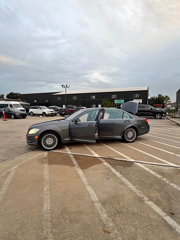 2010 Mercedes-Benz S-Class - S 550 4MATIC Sedan 4D