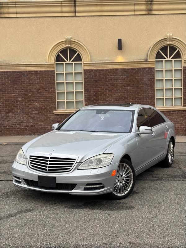 2010 Mercedes-Benz S-Class - S 550 4MATIC Sedan 4D