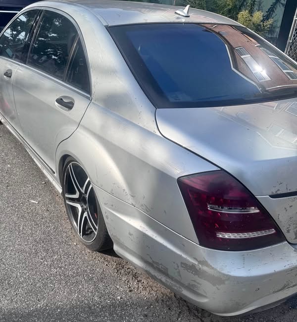 2010 Mercedes-Benz S-Class - S 550 4MATIC Sedan 4D