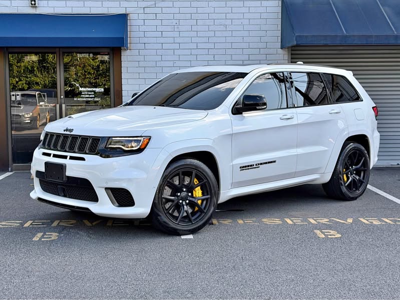 2018 Jeep Grand Cherokee - Trackhawk | Red Interior Sunroof