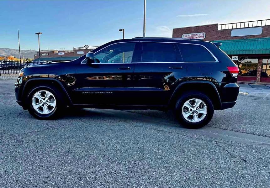 2017 Jeep Grand Cherokee - Laredo Sport Utility 4D