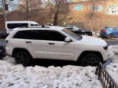 2012 Jeep Grand Cherokee - Laredo E Sport Utility 4D