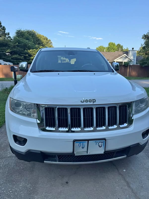 2013 Jeep Grand Cherokee - 5.9 Limited Sport Utility 4D