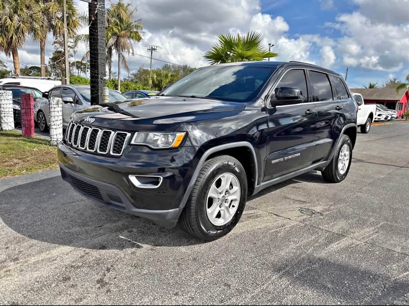 2017 Jeep Grand Cherokee - Laredo A Sport Utility 4D