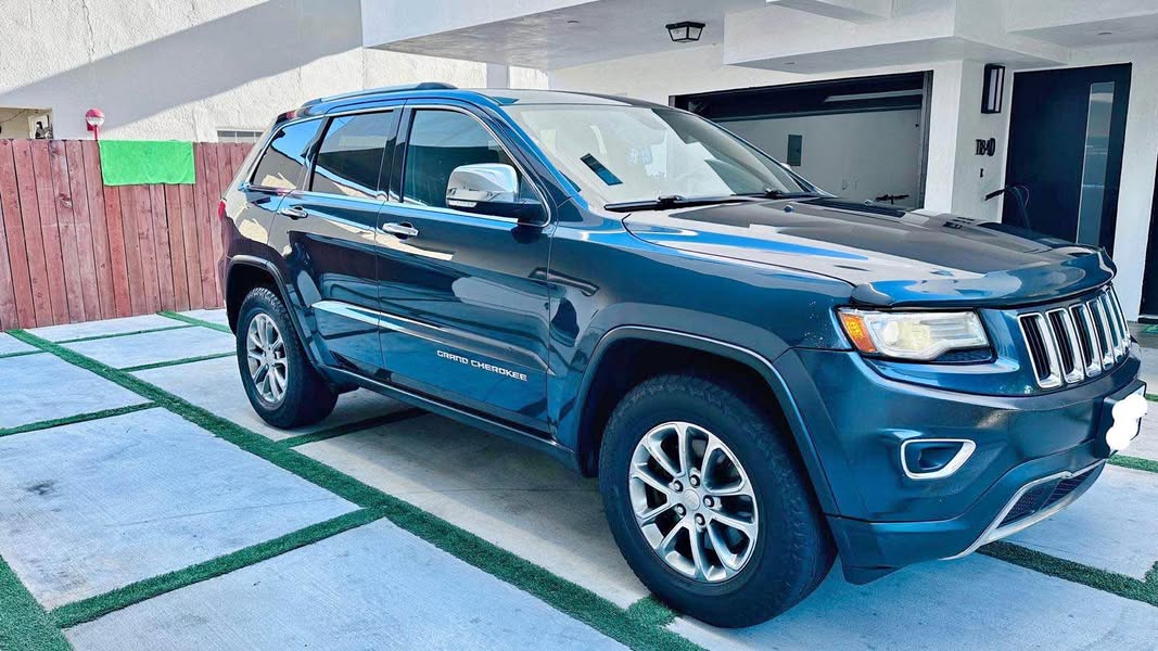 2014 Jeep Grand Cherokee - Laredo Sport Utility 4D
