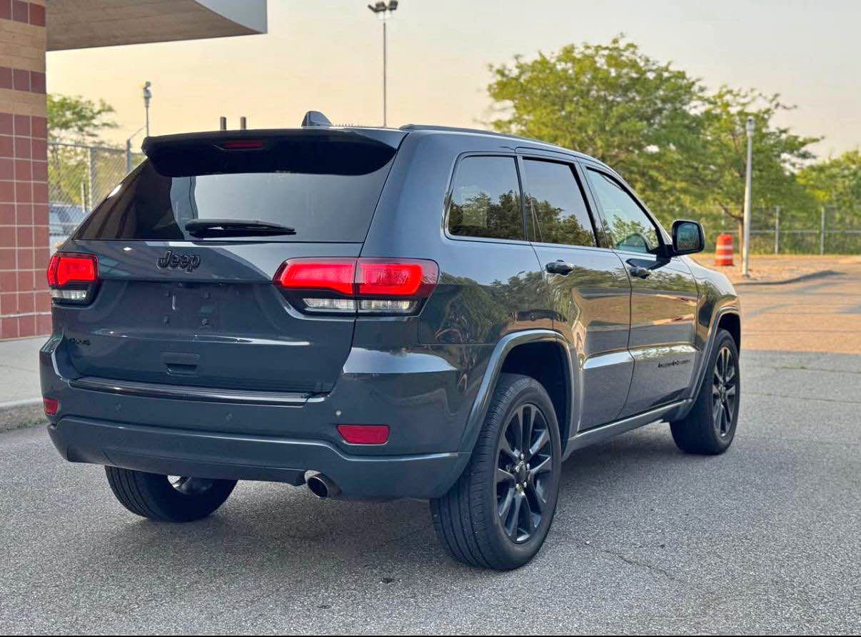 2018 Jeep Grand Cherokee - Altitude sport