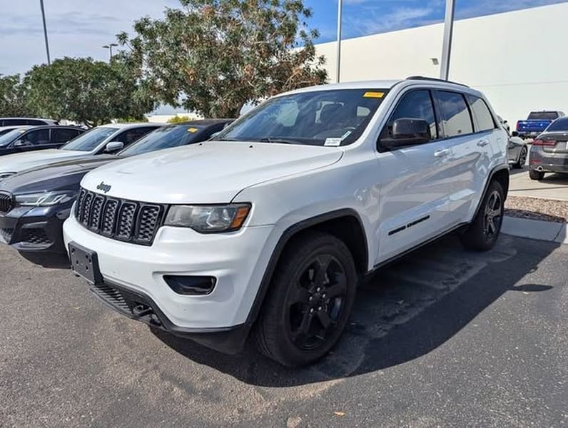 2019 Jeep Grand Cherokee - Laredo