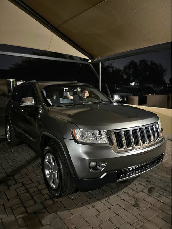2013 Jeep Grand Cherokee - Limited Sport Utility 4D