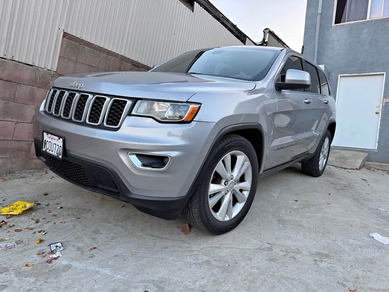 2017 Jeep Grand Cherokee - Laredo Sport Utility 4D