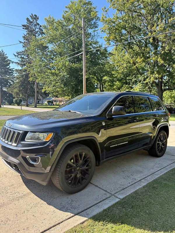 2014 Jeep Grand Cherokee - Laredo Sport Utility 4D