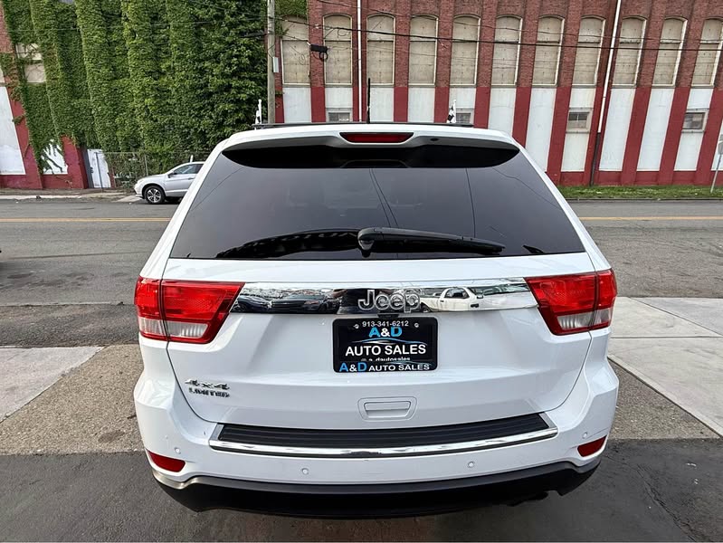 2013 Jeep Grand Cherokee - 5.9 Limited Sport Utility 4D