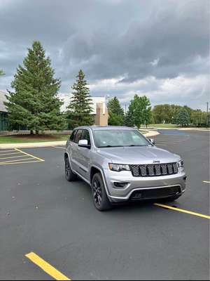 2018 Jeep Grand Cherokee - CLEAN TITLE CLEAR TITLE