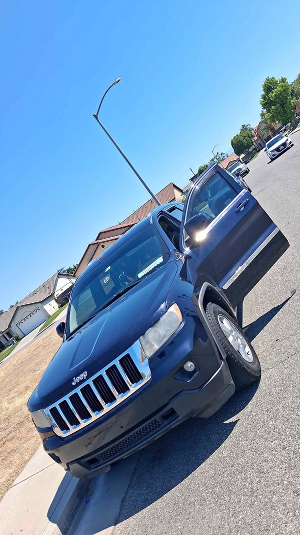 2011 Jeep Grand Cherokee - Laredo A Sport Utility 4D