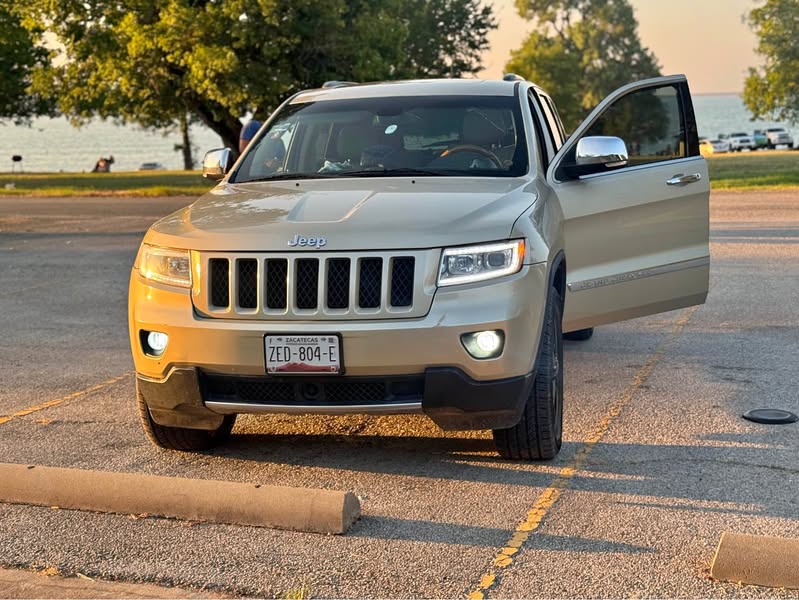 2011 Jeep Grand Cherokee - 5.9 Limited Sport Utility 4D