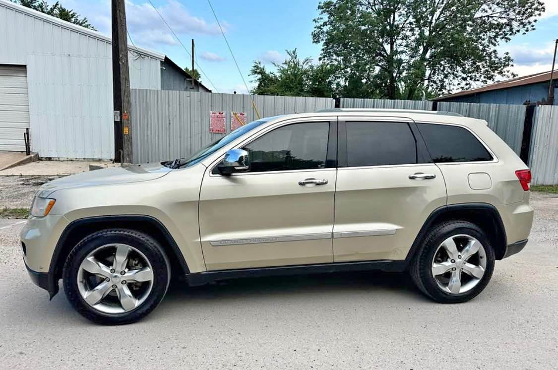 2011 Jeep Grand Cherokee - Overland Sport Utility 4D