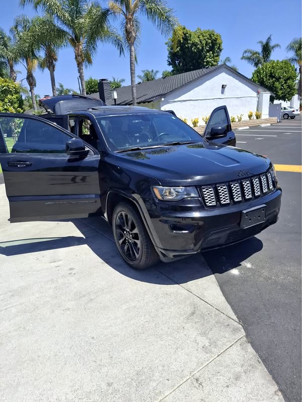 2018 Jeep Grand Cherokee - SE Sport Utility 4D