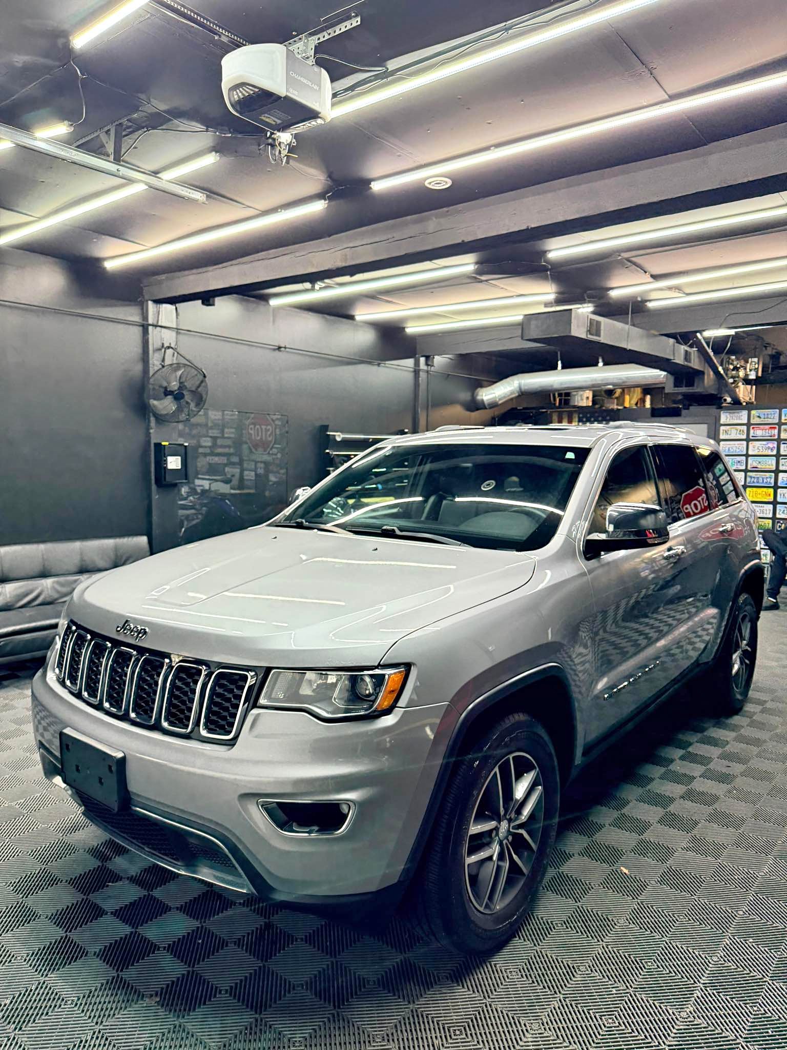 2017 Jeep Grand Cherokee - Limited Sport Utility 4D
