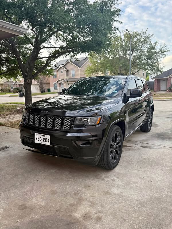 2018 Jeep Grand Cherokee - Laredo Sport Utility 4D