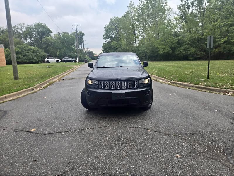 2017 Jeep Grand Cherokee - Laredo A Sport Utility 4D