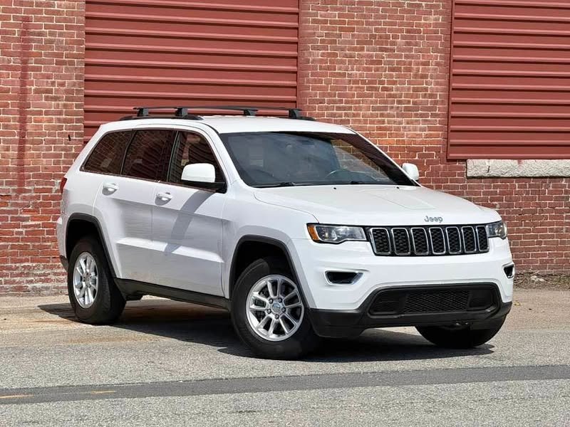 2019 Jeep Grand Cherokee - Laredo E Sport Utility 4D
