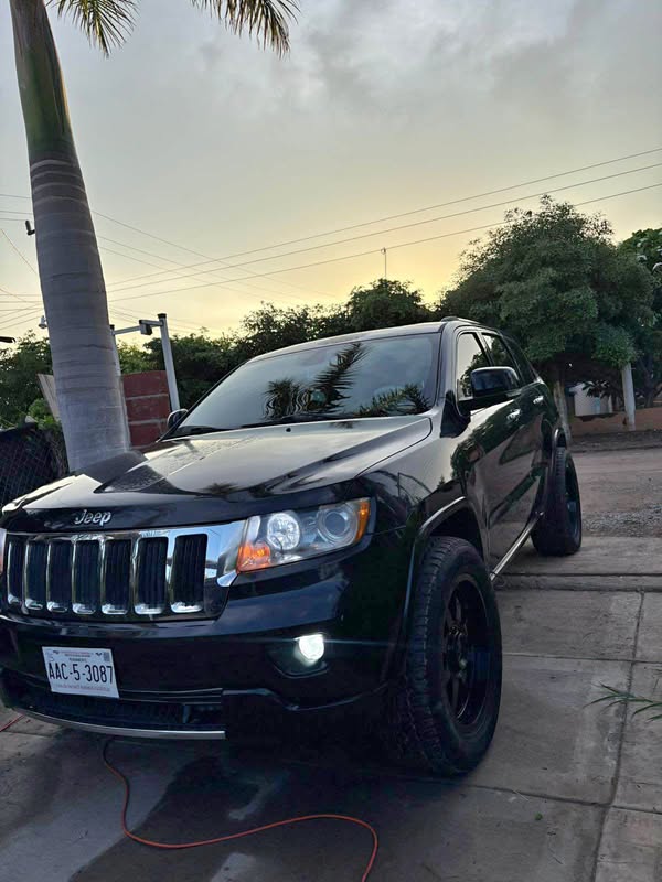 2013 Jeep Grand Cherokee - Negra