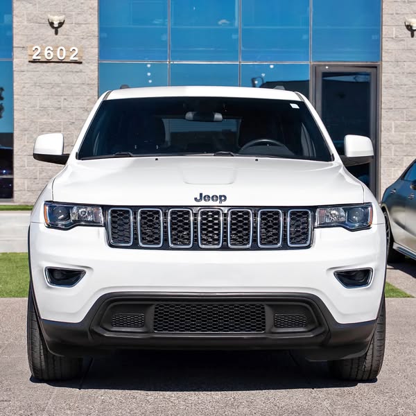 2019 Jeep Grand Cherokee - Laredo E Sport Utility 4D