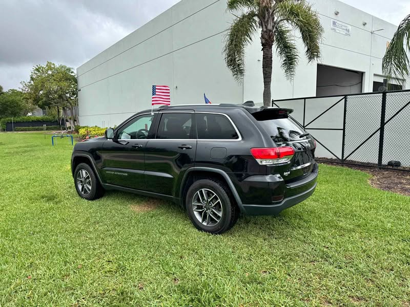 2019 Jeep Grand Cherokee - Laredo A Sport Utility 4D