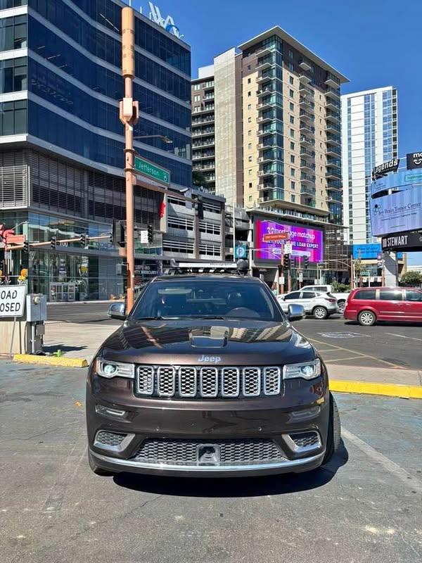 2017 Jeep Grand Cherokee - Summit Sport Utility 4D