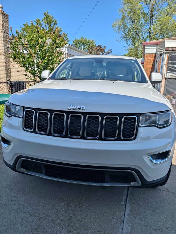 2018 Jeep Grand Cherokee L - Laredo Sport Utility 4D
