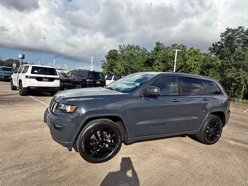 2018 Jeep Grand Cherokee - Altitude Sport Utility 4D