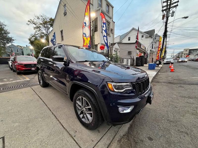 2018 Jeep Grand Cherokee - Limited Sport Utility 4D