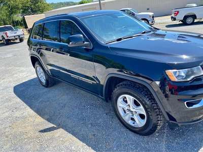 2017 Jeep Grand Cherokee - Laredo A Sport Utility 4D