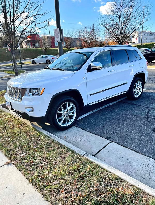 2013 Jeep Grand Cherokee - Overland Summit Sport Utility 4D