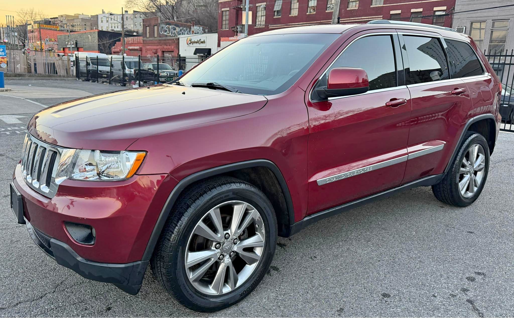 2013 Jeep Grand Cherokee - Laredo Sport Utility 4D