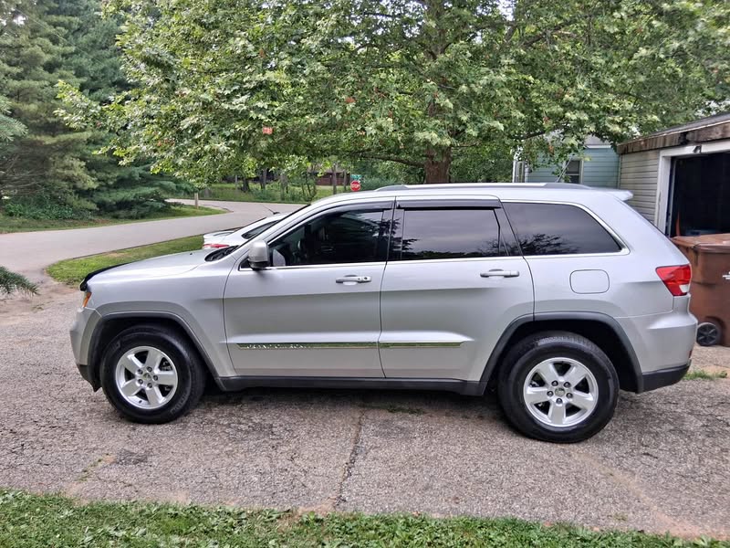 2011 Jeep Grand Cherokee - Laredo