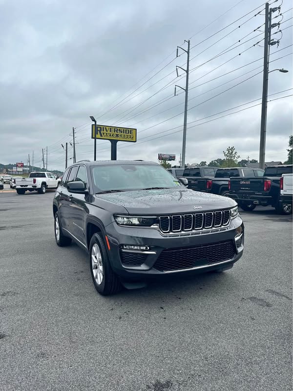 2019 Jeep Grand Cherokee - Altitude Sport Utility 4D